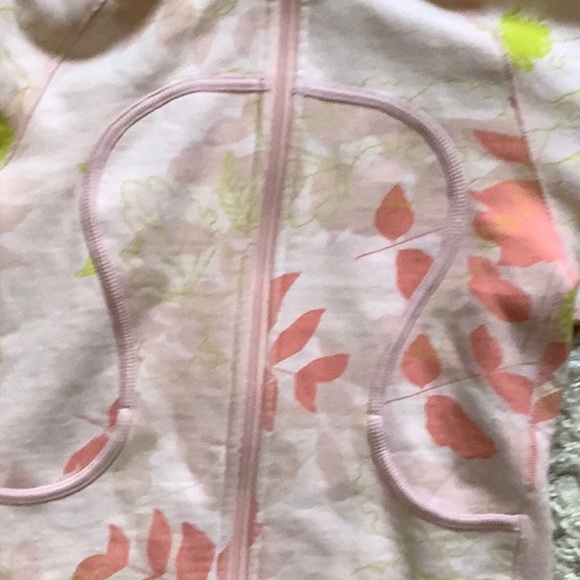 (Girls 10) Lululemon sweater - Picture 2 of 5